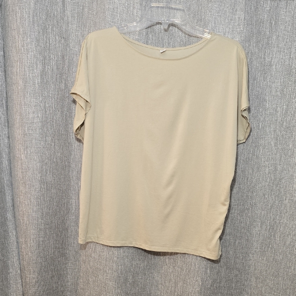 Uniqlo Beige Dolman Sleeve Top Size Medium